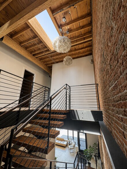 More Photos Of 486 S Broadway, Denver Storefront For Lease
