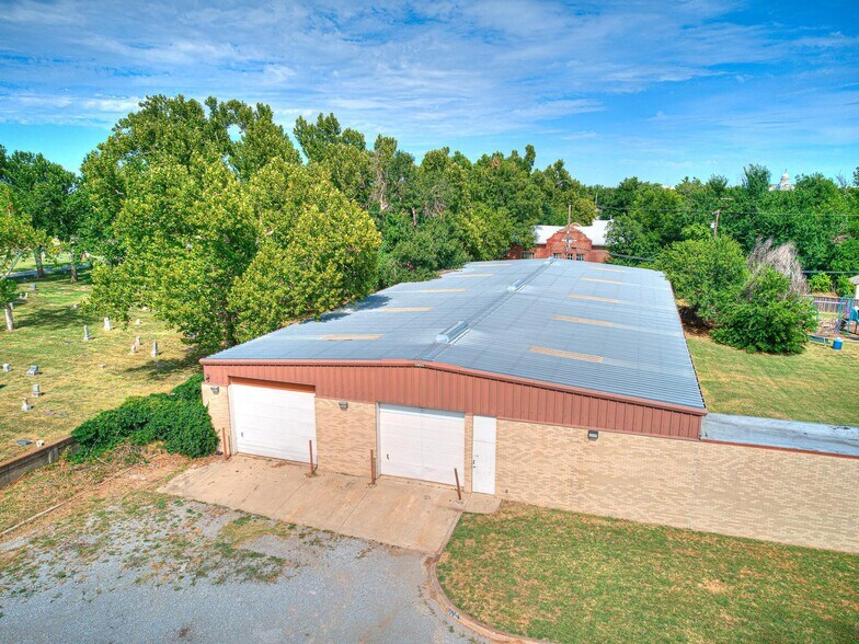 More Photos Of 901 NW 25th St, Oklahoma City Healthcare For Sale