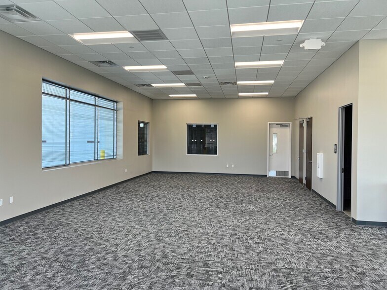 More Photos Of 16615 North Fwy, Houston Distribution For Sale