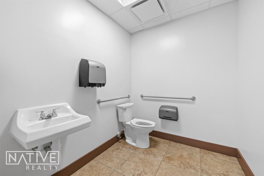 More Photos Of 311-313 E Hallandale Beach Blvd, Hallandale Beach Freestanding For Lease