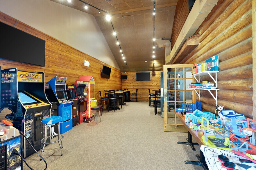 More Photos Of 8826 Gratiot Ave, Columbus Restaurant For Sale