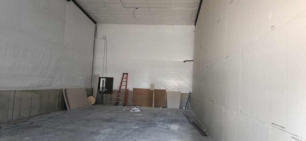 More Photos Of 282 Pulaski St, Coventry Warehouse For Lease