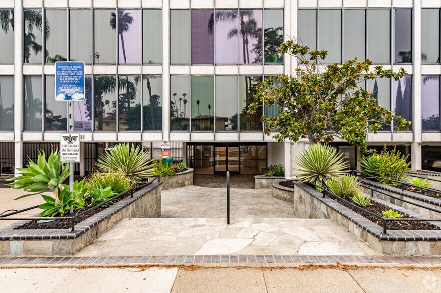 More Photos Of 2020 N Broadway, Santa Ana Office For Sale