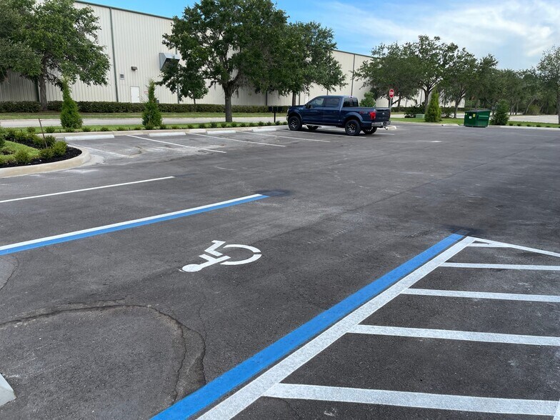 More Photos Of 6840-6848 28th Street Cir E, Sarasota Industrial For Lease