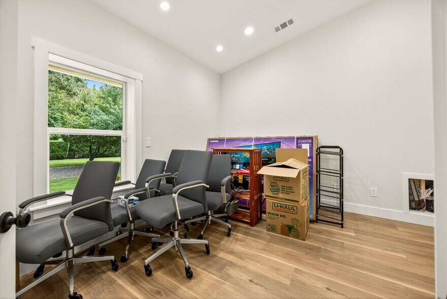 More Photos Of 111 Cedar St, Rogue River Office Residential For Sale