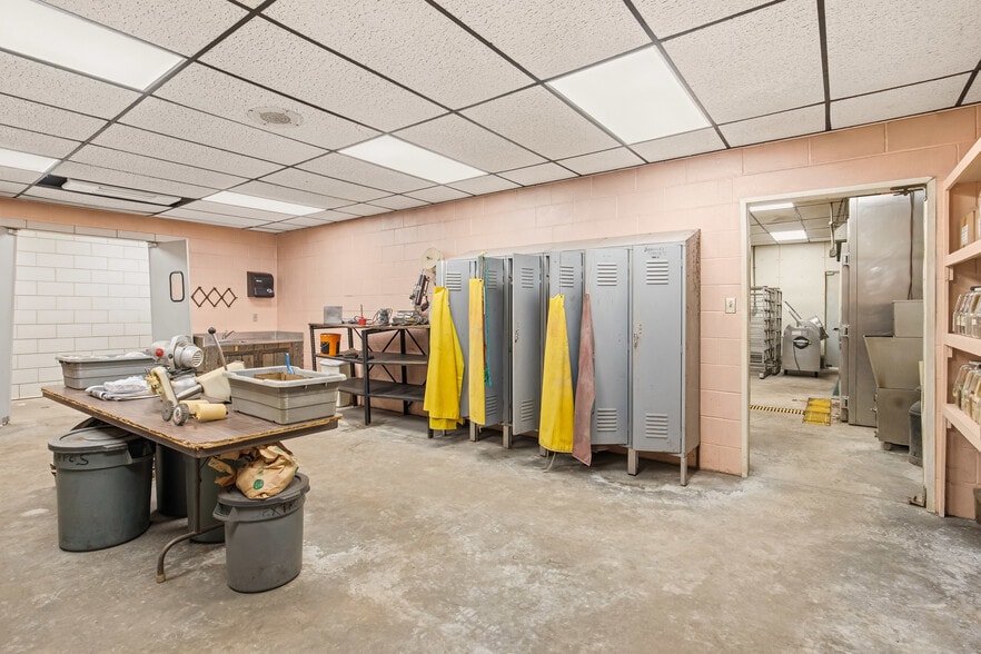 More Photos Of 1908 Water Level Rd, Somerset Specialty For Sale