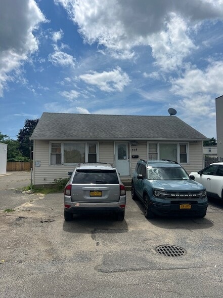 More Photos Of 356-370 Sunrise Hwy, West Babylon Storefront For Sale