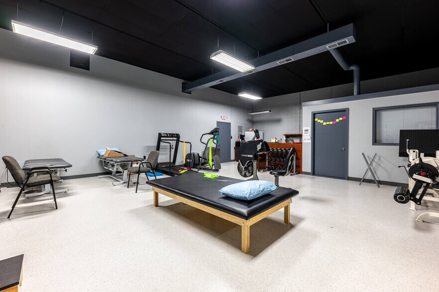 More Photos Of 2419 E High St, Springfield Storefront For Sale