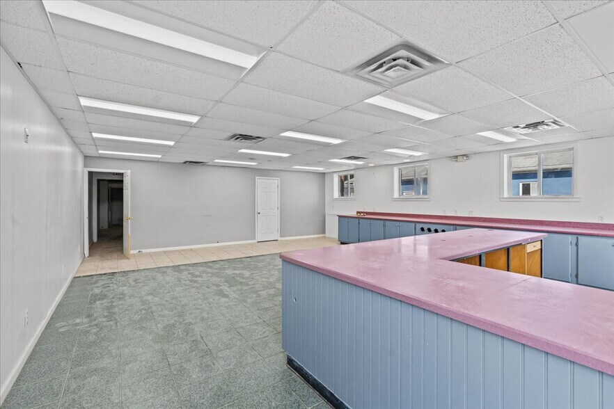 More Photos Of 171-173 Shaker Rd, East Longmeadow General Retail For Sale