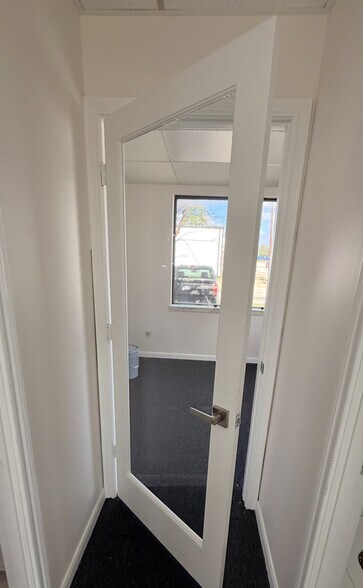 More Photos Of 729 N Frazier St, Conroe Office For Sale