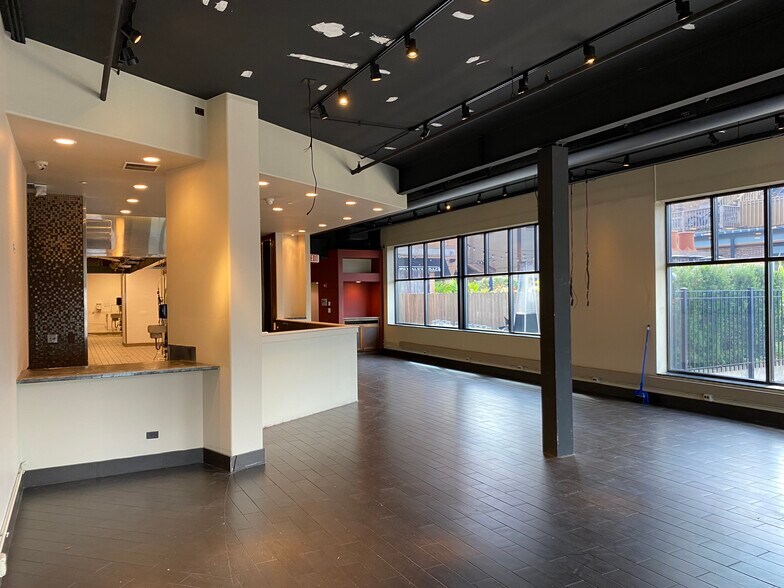 More Photos Of 545-547 N Milwaukee Ave, Libertyville General Retail For Lease