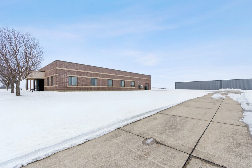 More Photos Of 2200 Gannett Ave, Des Moines Office For Sale