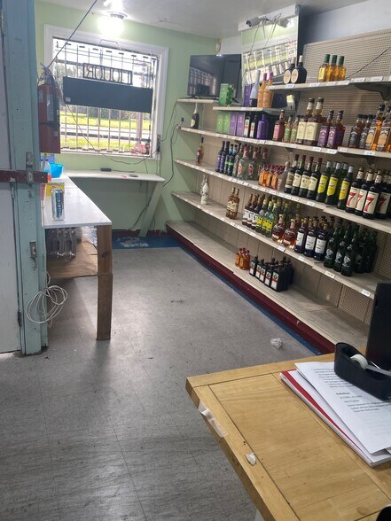 More Photos Of 2331 NW 10th St, Ocala Auto Repair For Sale