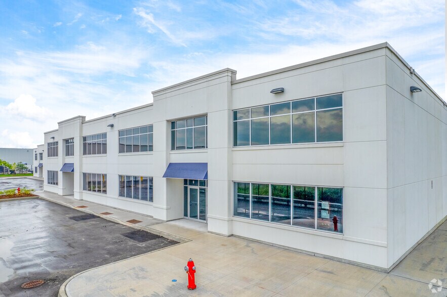 More Photos Of 12555 Coleraine Dr, Caledon Flex For Lease