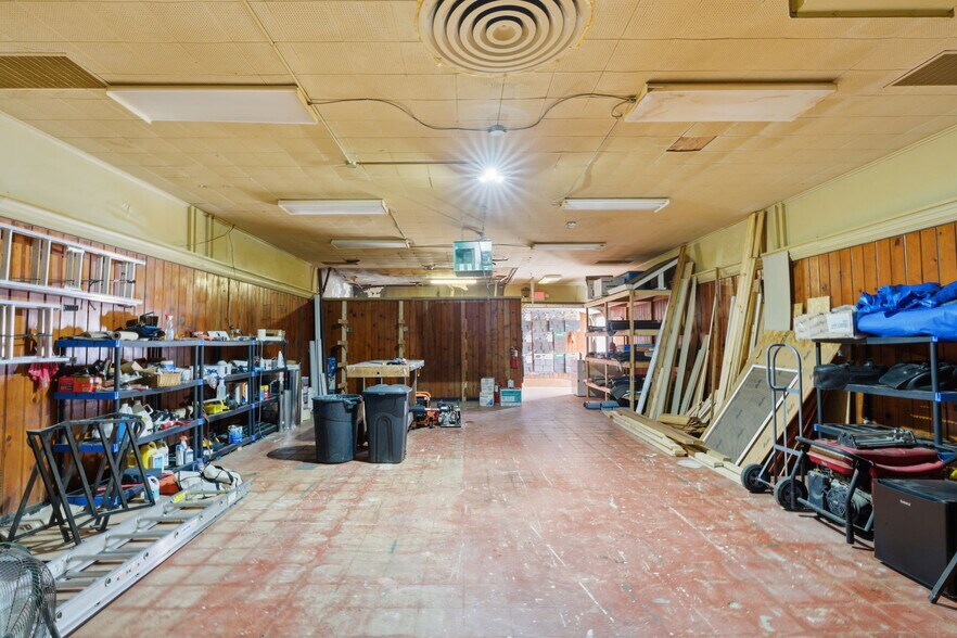 More Photos Of 302 N Main St, Newton Office Residential For Sale