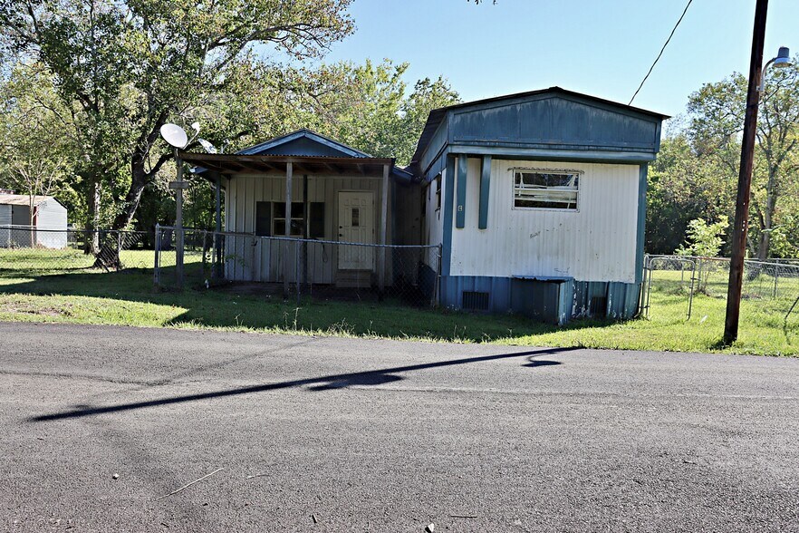 More Photos Of 2106 County Road 58, Rosharon Manufactured Housing Mobile Home Park For Sale