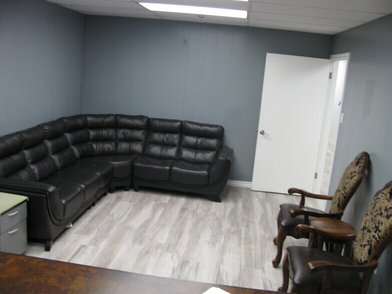 More Photos Of 310 SE D Ave, Lawton Warehouse For Sale