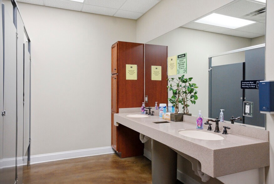More Photos Of 2321 Hope Mills Rd, Fayetteville Unknown For Lease