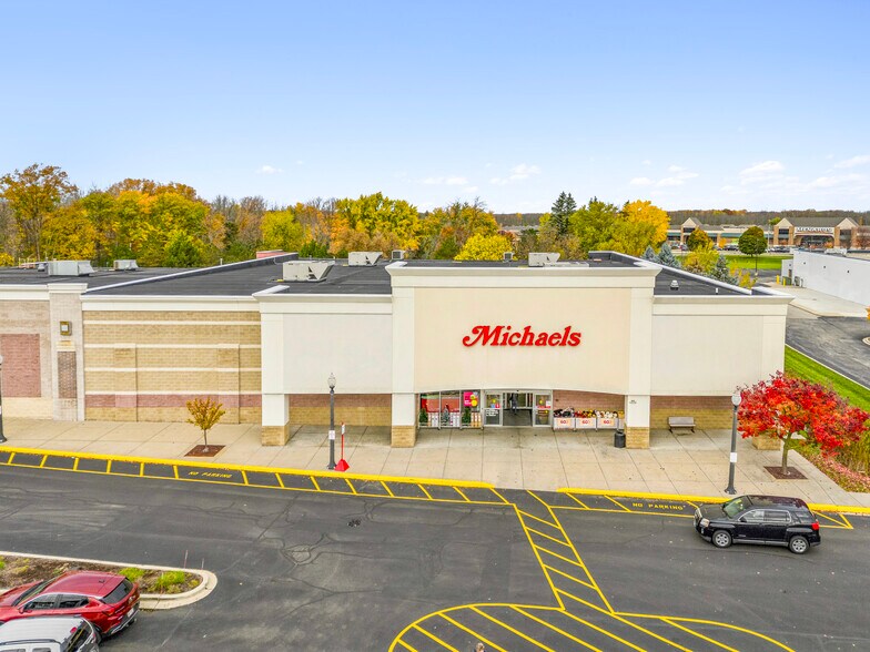 More Photos Of N96W18908 County Line Rd, Germantown General Retail For Lease