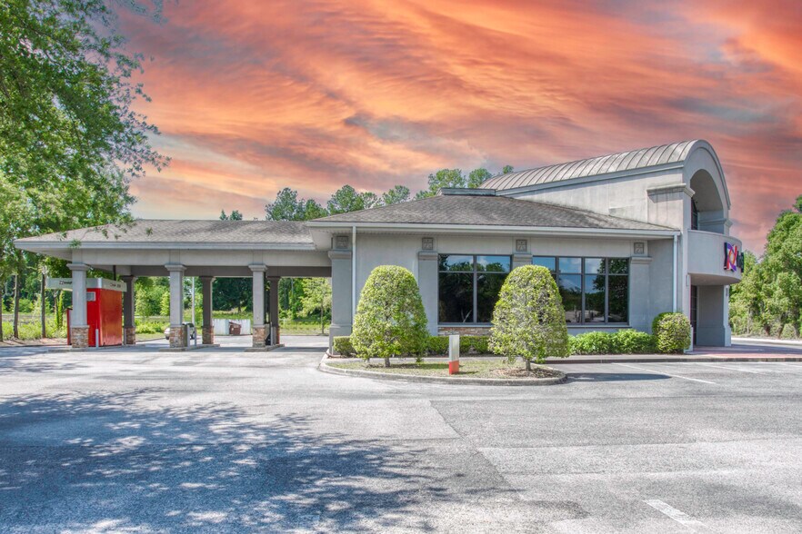 More Photos Of 2510 SE Maricamp Rd, Ocala Bank For Sale