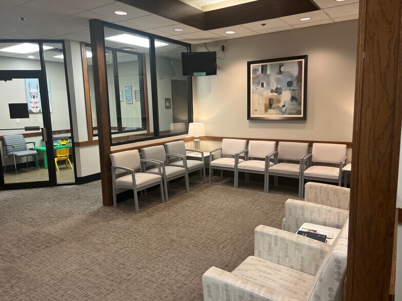 More Photos Of 3415 Golden Rd, Tyler Medical For Sale