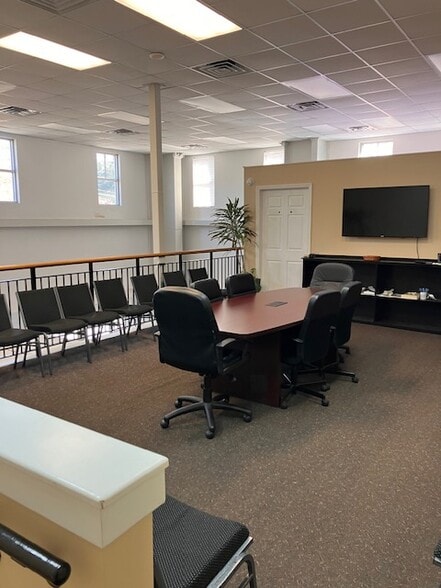 More Photos Of 141 N Main St, Summerville Storefront Retail Office For Lease