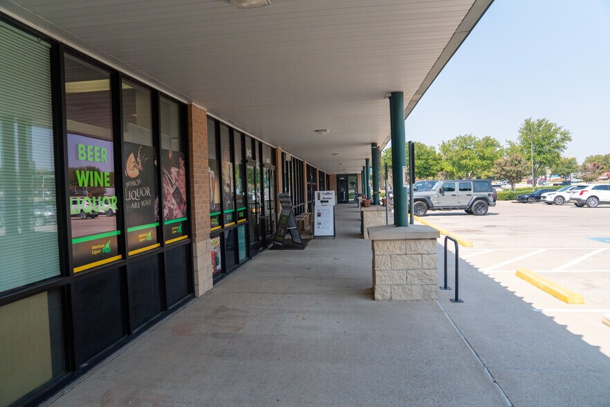 More Photos Of 5400-5420 Basswood Blvd, Fort Worth Unknown For Lease