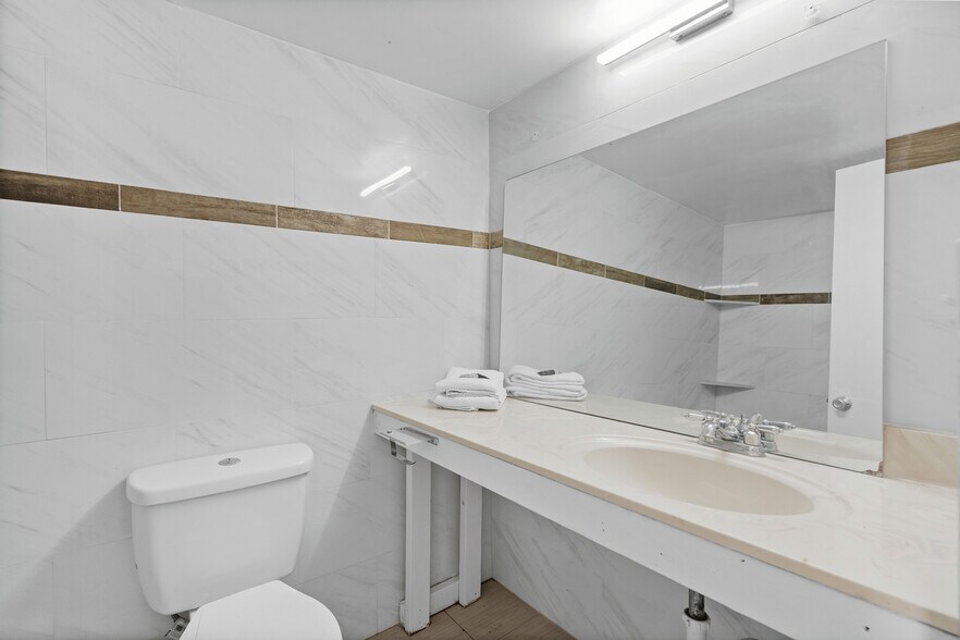 More Photos Of 1901 S Ocean Blvd, Myrtle Beach Hotel For Sale