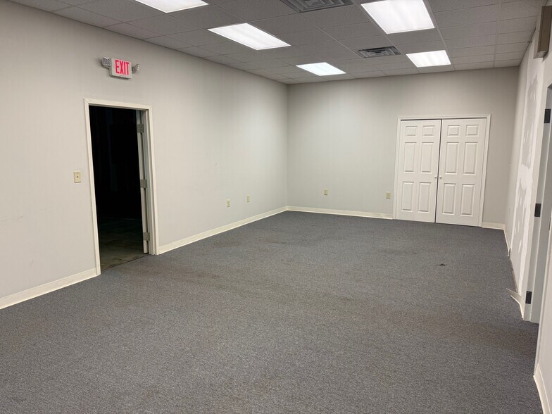 More Photos Of 2665 Pine Grove Rd, Cumming Flex For Lease