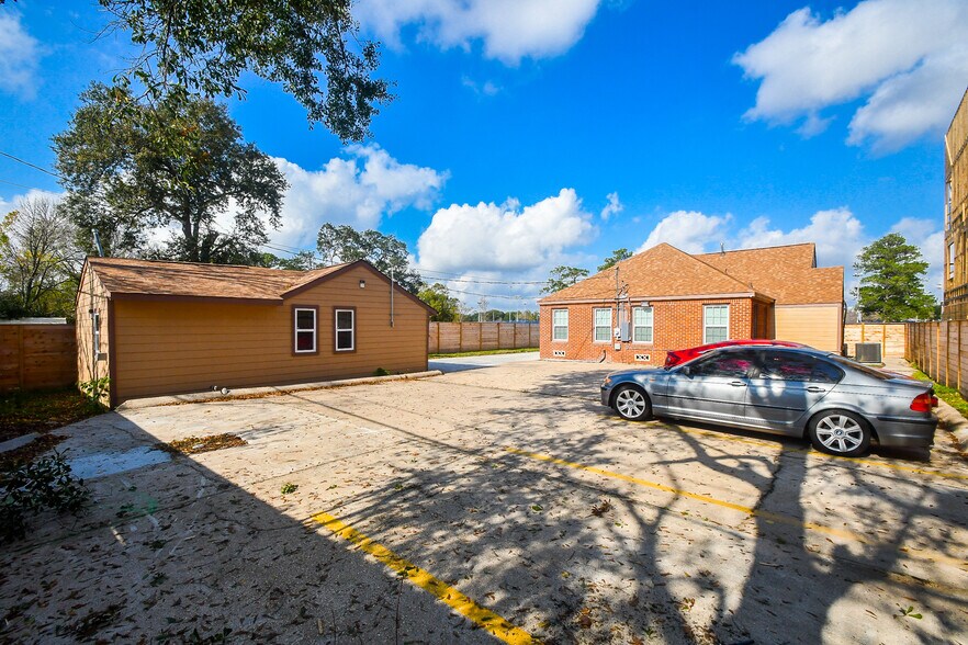 More Photos Of 4928 Old Spanish Trl, Houston Office For Sale