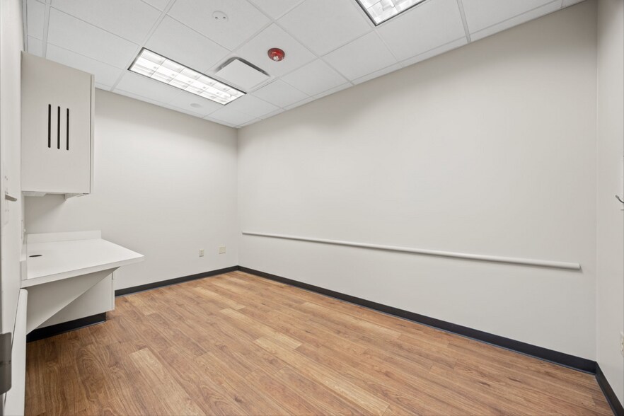 More Photos Of 105 River Oaks Dr, Southlake Medical For Sale