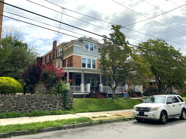 Primary Photo Of 305 W 18th St, Wilmington Apartments For Sale