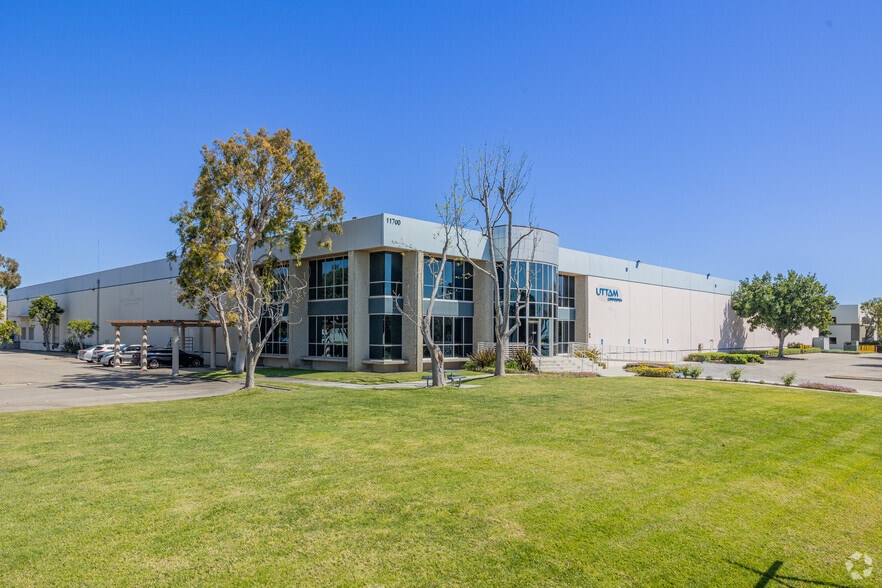 More Photos Of 11700 Monarch St, Garden Grove Warehouse For Sale