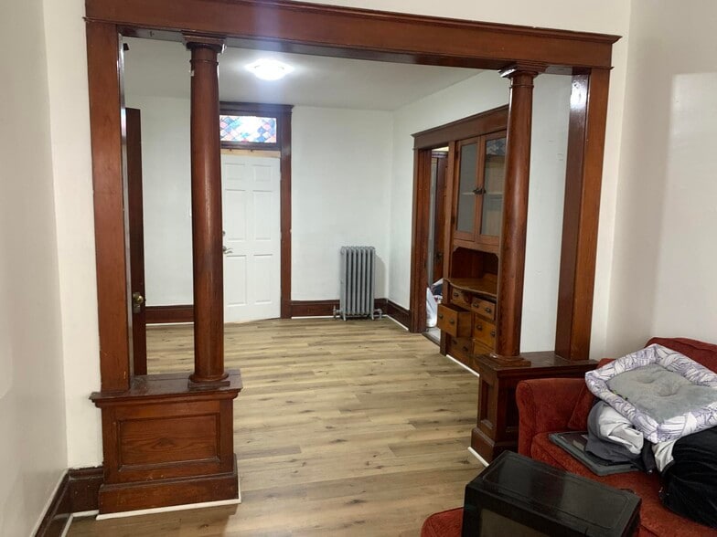 More Photos Of 2900 W Arthur Ave, Milwaukee Storefront Retail Residential For Sale