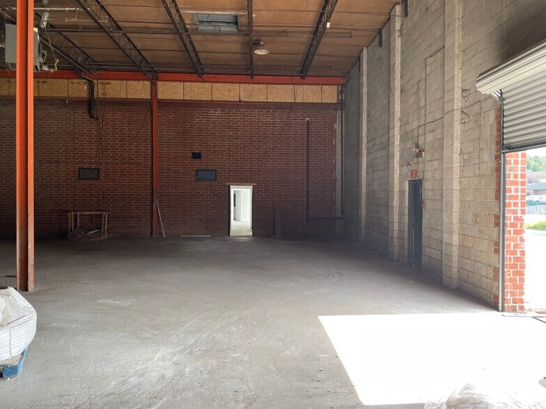 More Photos Of 3455 Empire Blvd SW, Atlanta Warehouse For Sale