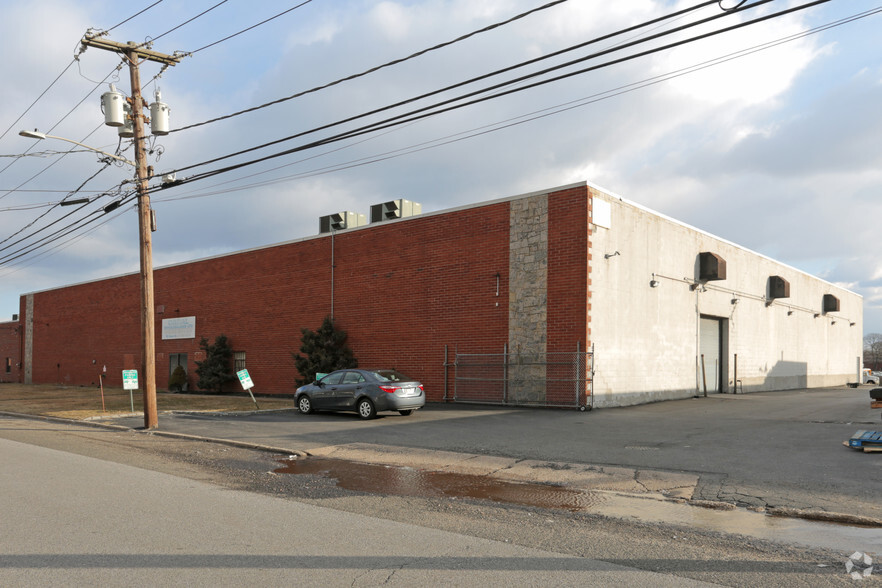 Primary Photo Of 55 Kean St, West Babylon Manufacturing For Lease