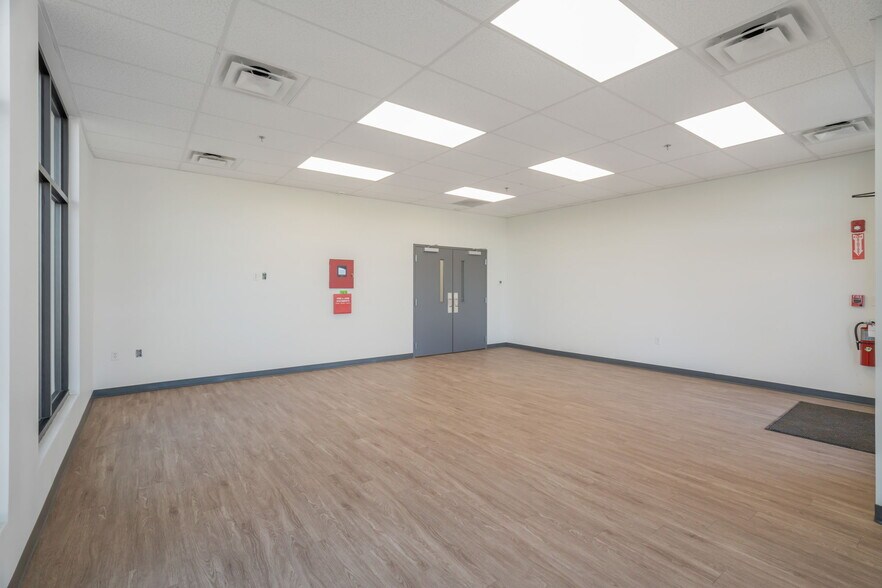 More Photos Of 2677 Huntington Park Dr, Loudon Warehouse For Lease