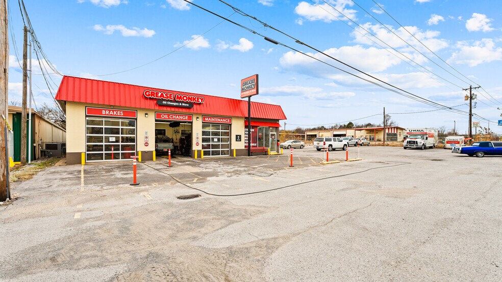 More Photos Of 1107-1111 W Shawnee St, Muskogee Auto Repair For Sale