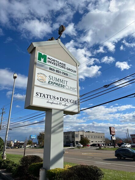 More Photos Of 6601 Kingston Pike, Knoxville Freestanding For Lease