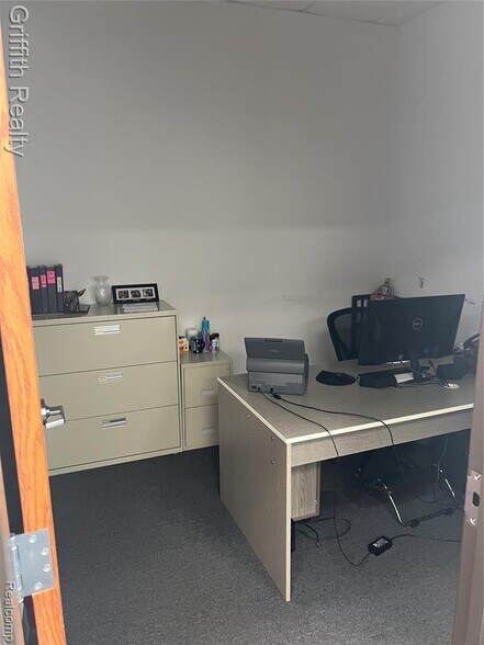 More Photos Of 5840-5936 Sterling Dr, Howell Flex For Lease