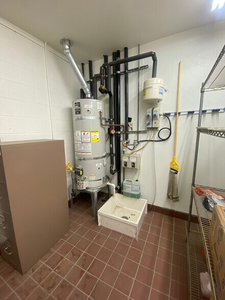 More Photos Of 1725 Spruce St, Riverside Restaurant For Lease