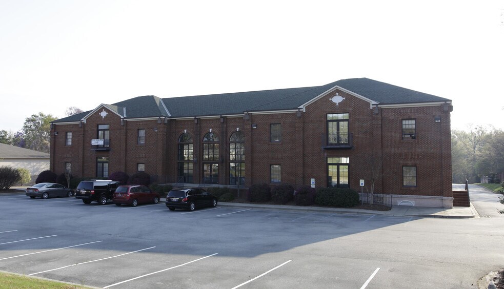 More Photos Of 419 SE Main St, Simpsonville Unknown For Lease