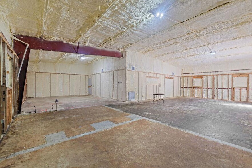 More Photos Of 2524 US Highway 96 N, Center Warehouse For Sale