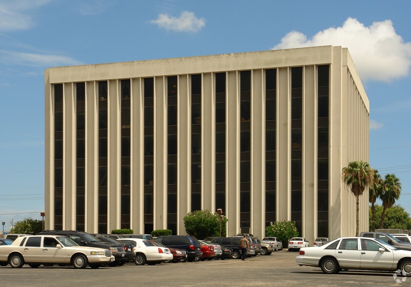 More Photos Of 5155 Flynn Pky, Corpus Christi Office For Lease