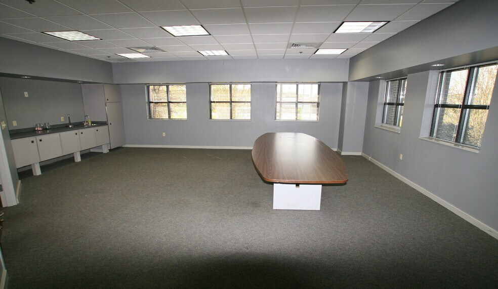 More Photos Of 260 Bennett Dr, Pulaski Warehouse For Lease