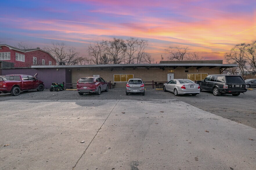 Primary Photo Of 2715 W Ridge Rd, Gary Bar For Lease