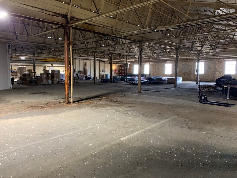 More Photos Of 2203 W Michigan St, Milwaukee Manufacturing For Sale
