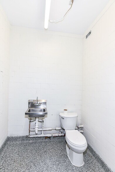 More Photos Of 4502 E Michigan St, Indianapolis Auto Repair For Sale