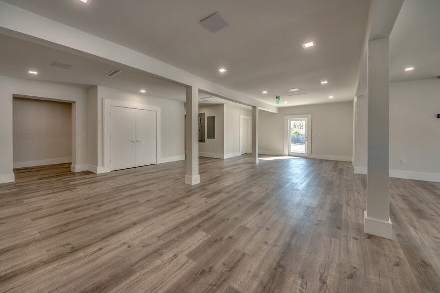 More Photos Of 3015 Tamiami Trl E, Naples Storefront Retail Office For Sale