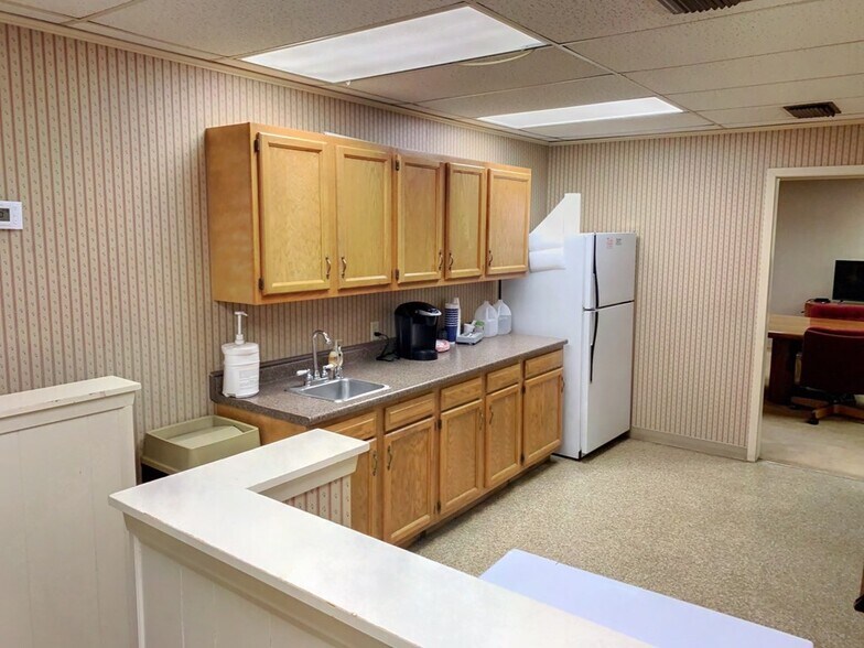 More Photos Of 1206 W Interstate 20, Monahans Office For Sale